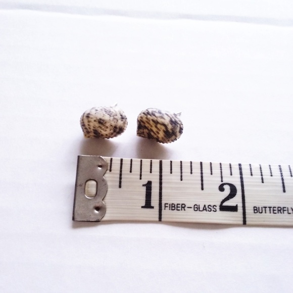 Seashell Earrings - Picture 2 of 4